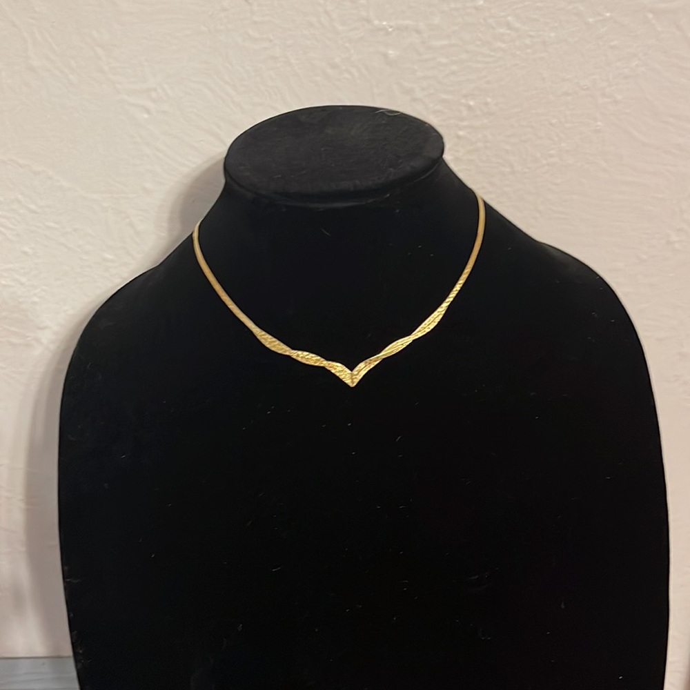 Beautiful 14K Italian yellow GOLD necklace. 16” long. Tagged